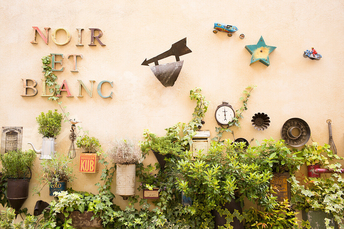 Decorated wall,  Saint-Rémy-de-Provence,  Provence-Alpes-Côte d'Azur,  Bouches-du-Rhône,  France