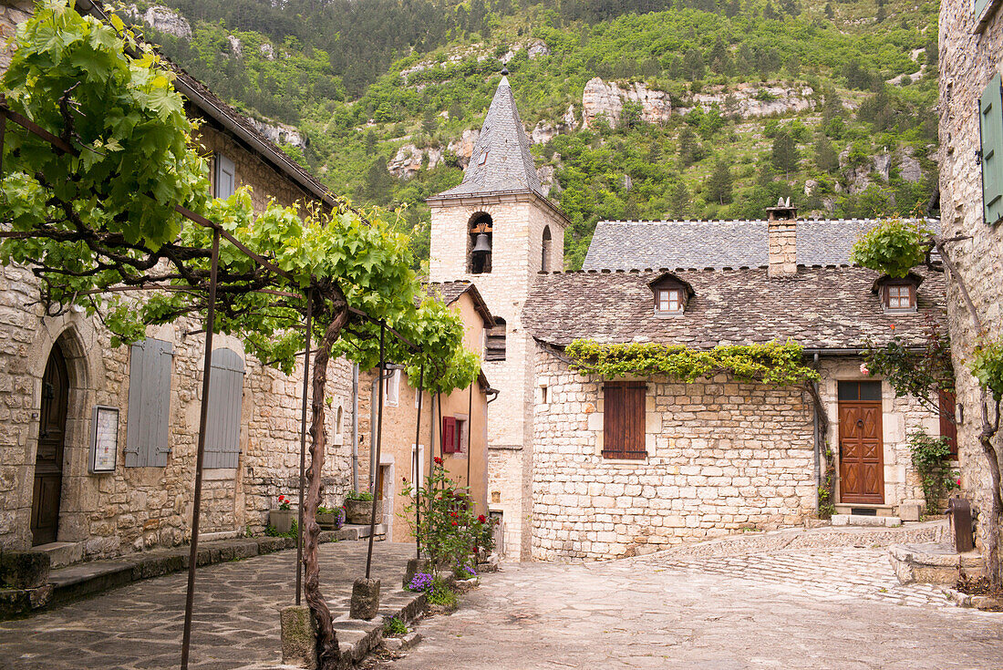 Dorfplatz in Sainte-Enimie,  Gorges du Tarn,  schönste Dörfer Frankreichs,  Lozère,  Occitanie,  Frankreich