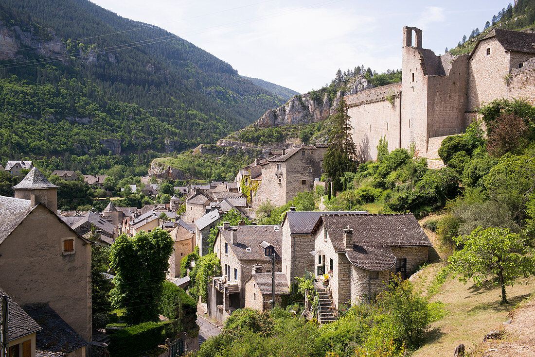 Blick auf Sainte-Enimie,  Gorges du Tarn,  schönste Dörfer Frankreichs,  Lozère,  Occitanie,  Frankreich