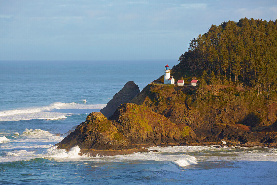 <Heceta Head Lighthouse> , Heceta Head , North of Florence , Oregon , USA