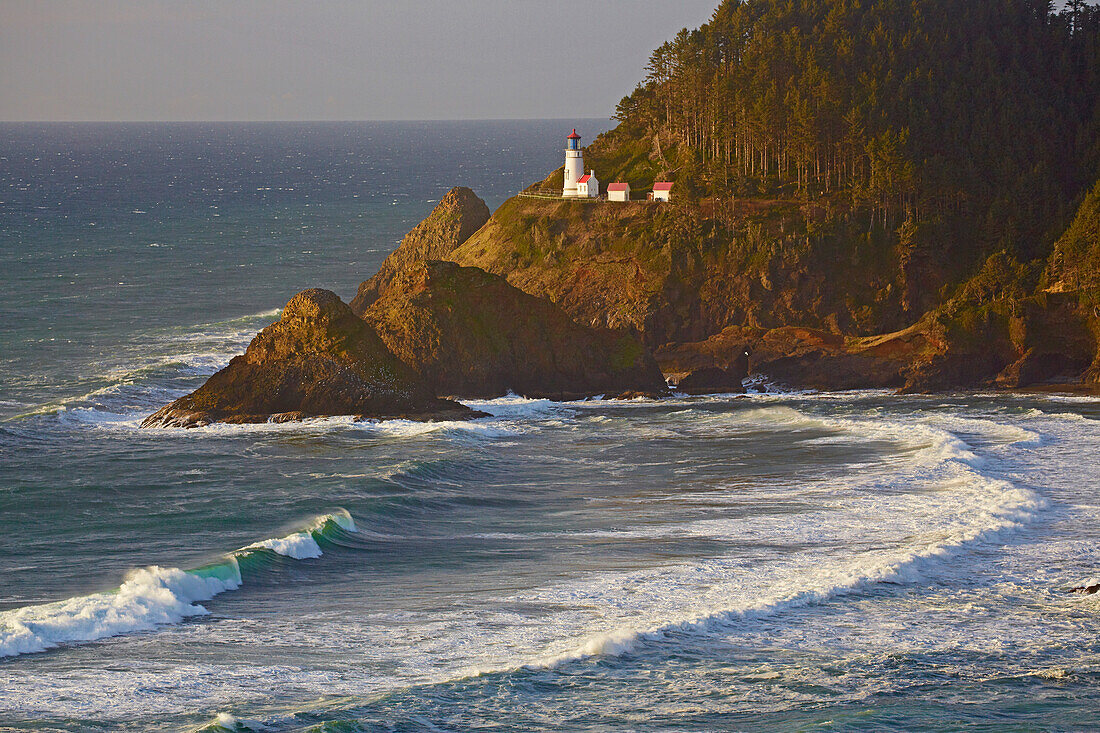 <Heceta Head Lighthouse> , Heceta Head , North of Florence , Oregon , USA