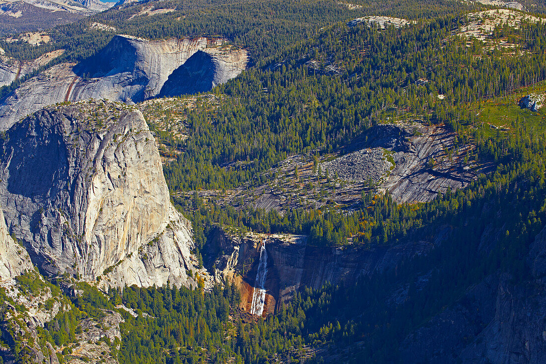 Blick vom Glacier Point auf den Nevada Fall , Yosemite National Park , Sierra Nevada , Kalifornien , U.S.A. , Amerika