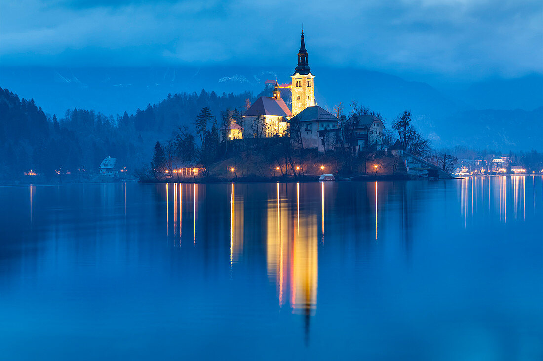 Europe, Slovenia, Upper Carniola. Iconic landscape of the lake of Bled.