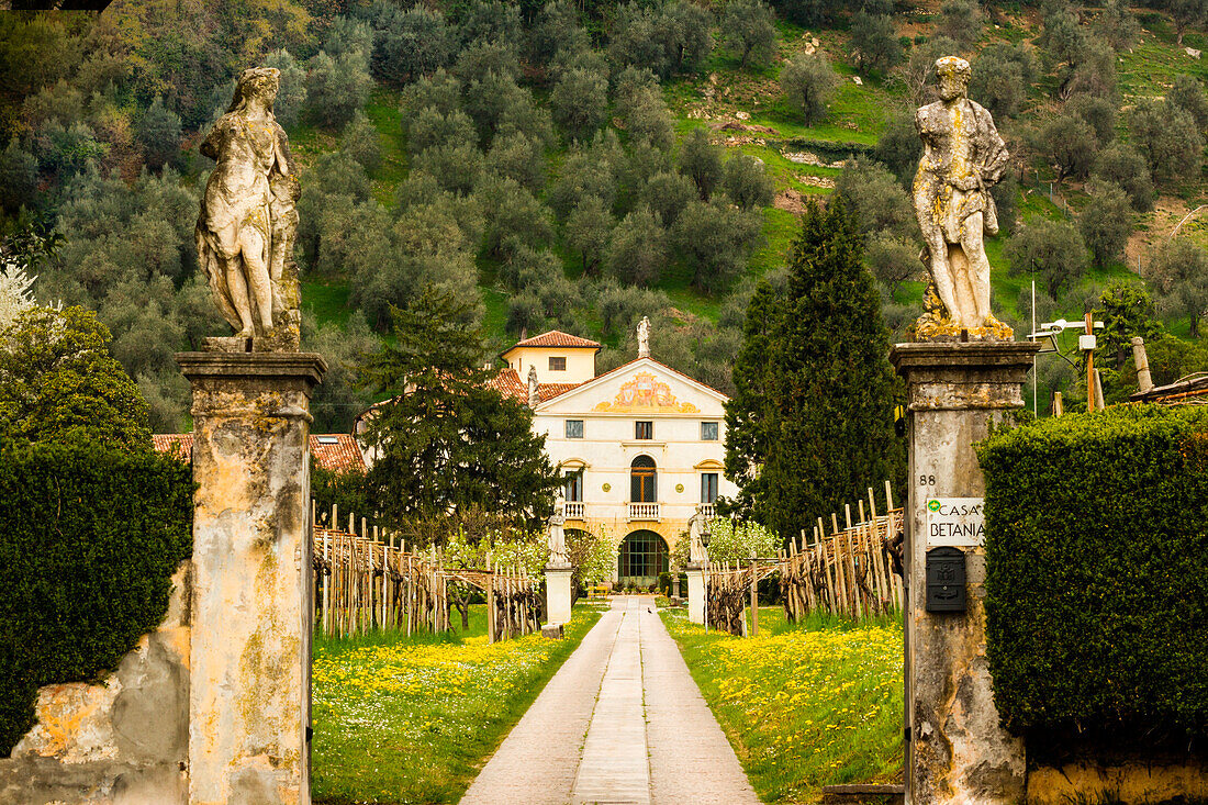 Country house, Contr?á San Giorgio, Bassano del grappa, Province of Vicenza, Veneto, Italy. Historic villa in rural setting.