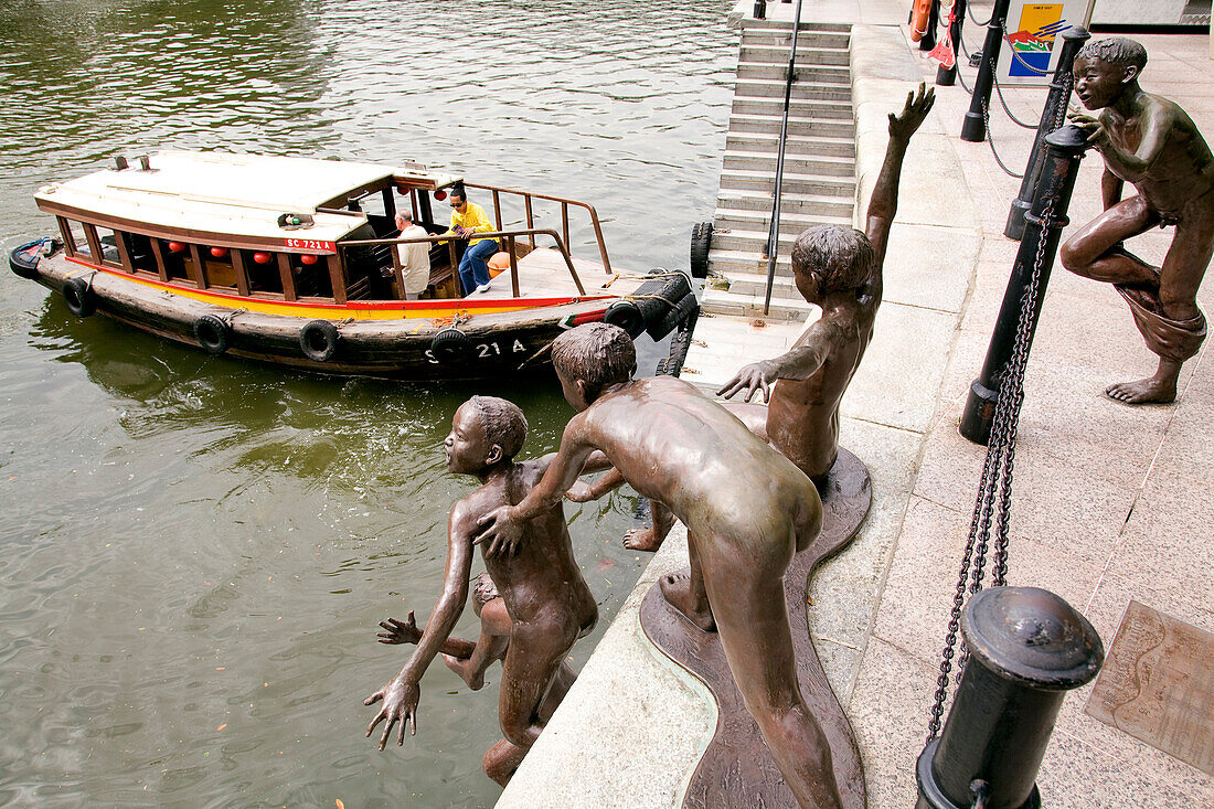 Singapore, Boat Quay near the Cavenagh Bridge, sculpture Chong Fah Cheong entitled The First Generation