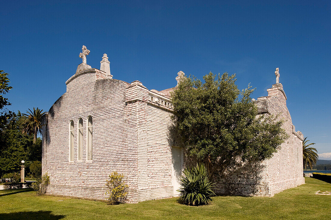 Spain, Galicia, Isla de la Toja, church covered with scallop shells