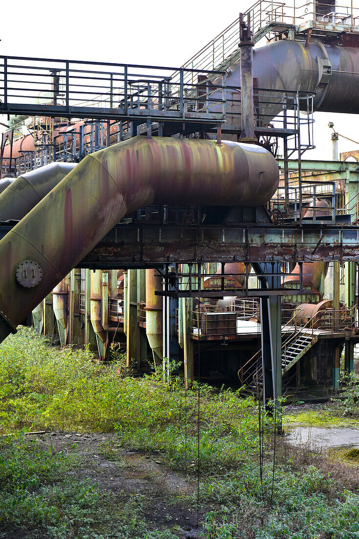 Stillgelegter Hochofen in alter Industrieanlage, Landschaftspark Duisburg Nord, Nordrheinwestfalen, Deutschland