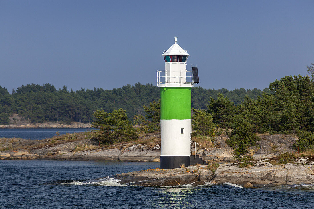 Lighthouse close to the island of Moeja in Stockholm archipelago, Uppland, Stockholms land, South Sweden, Sweden, Scandinavia, Northern Europe