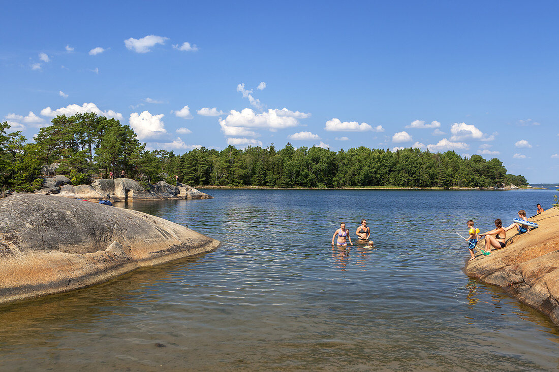 Badestelle auf der Insel Finnhamn im Stockholmer Schärengarten, Stockholms skärgård, Uppland, Stockholms län, Südschweden, Schweden, Skandinavien, Nordeuropa, Europa