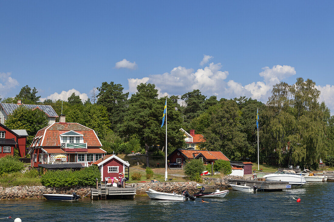 Swedish houses and cabins on an island close to Vaxholm, Stockholm archipelago, Uppland, Stockholms land, South Sweden, Sweden, Scandinavia, Northern Europe