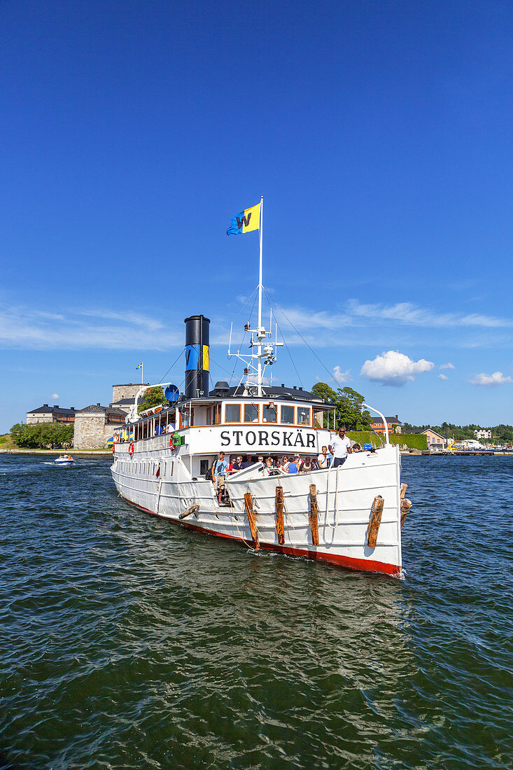 Steamboat Storskaer in front of fortress Kastell in Vaxholm, Stockholm archipelago, Uppland, Stockholms land, South Sweden, Sweden, Scandinavia, Northern Europe