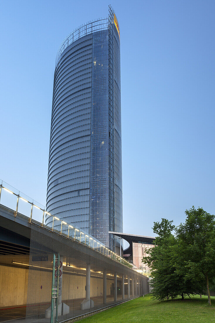 Post Tower der DHL am Rheinufer in Bonn, Gronau, Mittelrheintal, Nordrhein-Westfalen, Deutschland