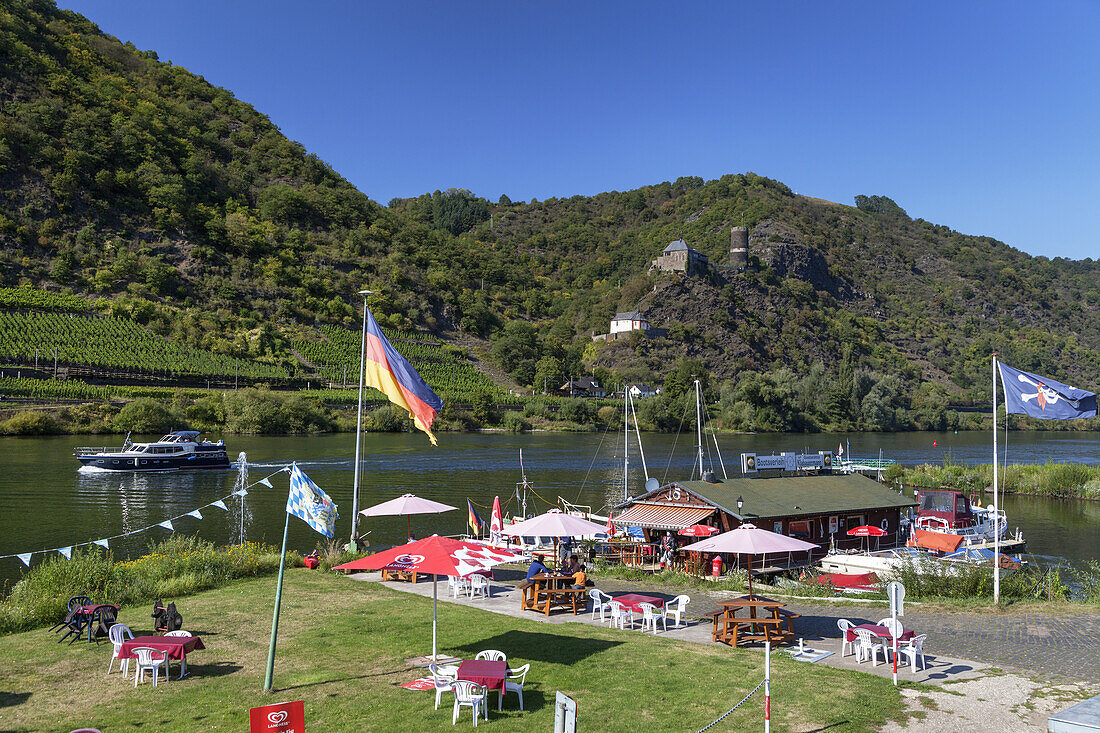 Bootsverleih und Kiosk Klabautermann an der Mosel bei Burgen, Eifel, Rheinland-Pfalz, Deutschland, Europa