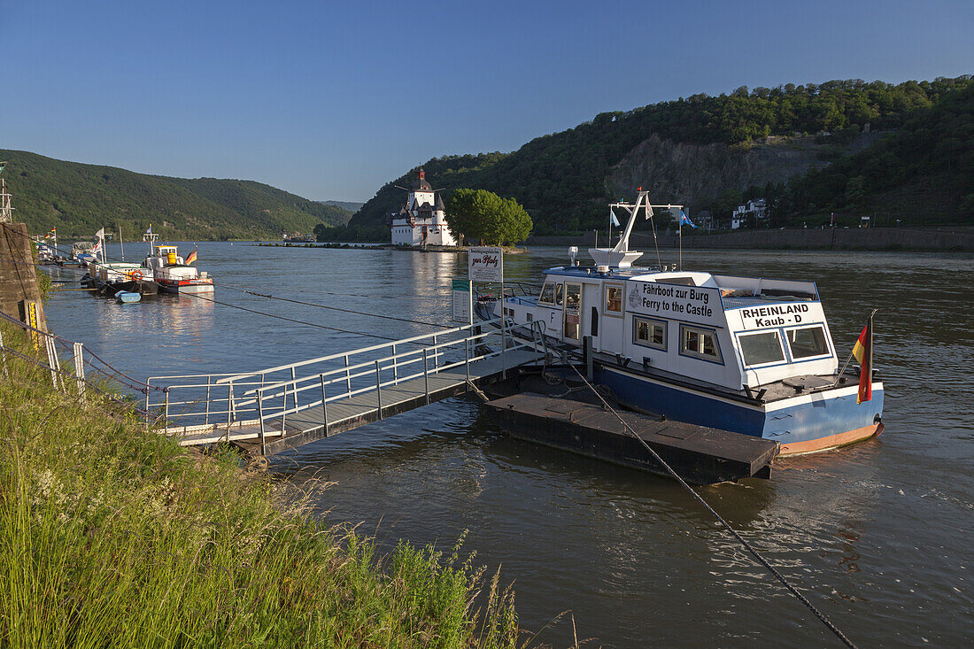 Personenfähre zur Burg Pfalzgrafenstein bei Kaub am Rhein, Oberes Mittelrheintal, Rheinland-Pfalz, Deutschland, Europa