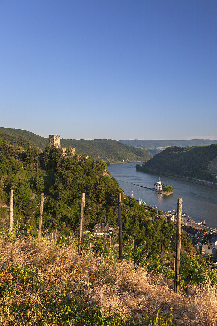View of the Upper Middle Rhine Valley with Pfalzgrafenstein Castle in the Rhine and Gutenfels Castle above, near Kaub, Rheinland-Palatinate, Germany, Europe