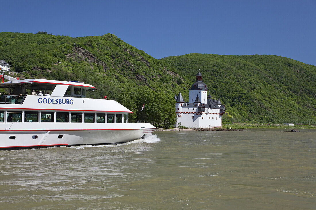 Ausflugsschiff vor Burg Pfalzgrafenstein im Rhein, Kaub, Oberes Mittelrheintal, Rheinland-Pfalz, Deutschland, Europa