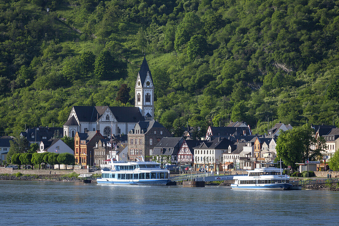 Blick über den Rhein auf Kamp-Bornhofen, Oberes Mittelrheintal, Rheinland-Pfalz, Deutschland, Europa
