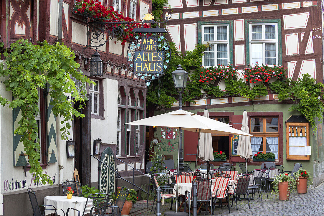 Restaurant Altes Haus in der Altstadt Bacharach am Rhein, Oberes Mittelrheintal, Rheinland-Pfalz, Deutschland, Europa