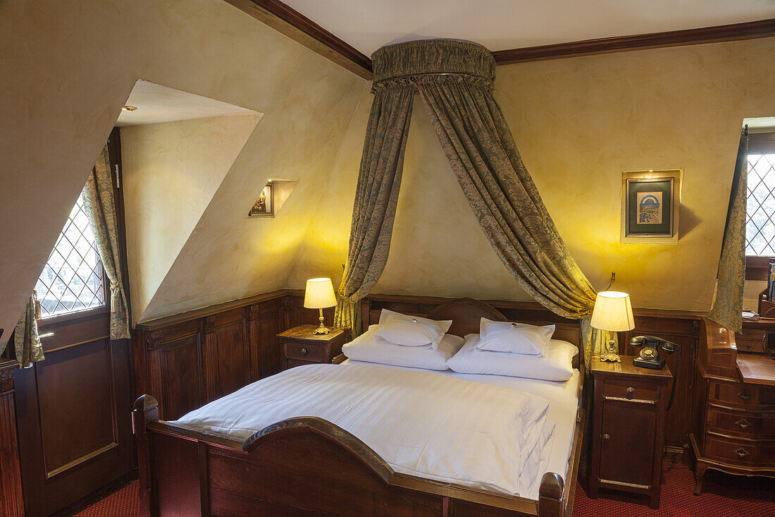 Hotel room in Burg Schönburg Castle in Oberwesel by the Rhine, Upper Middle Rhine Valley, Rheinland-Palatinate, Germany, Europe
