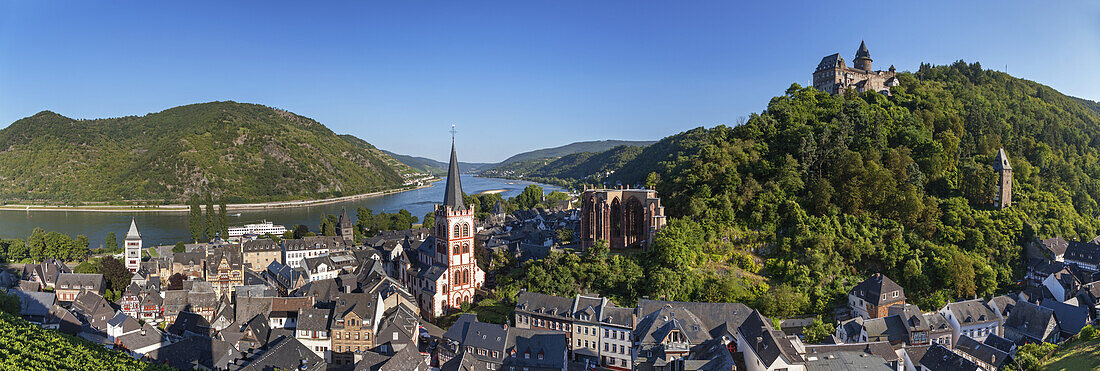 Blick auf die Altstadt von Bacharach am Rhein und Burg Stahleck, Oberes Mittelrheintal, Rheinland-Pfalz, Deutschland, Europa