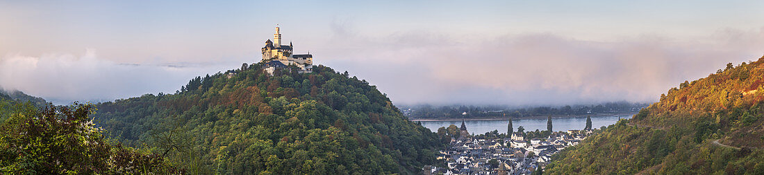 Marksburg castle above Braubach and the Rhine, Upper Middle Rhine Valley, Rheinland-Palatinate, Germany, Europe