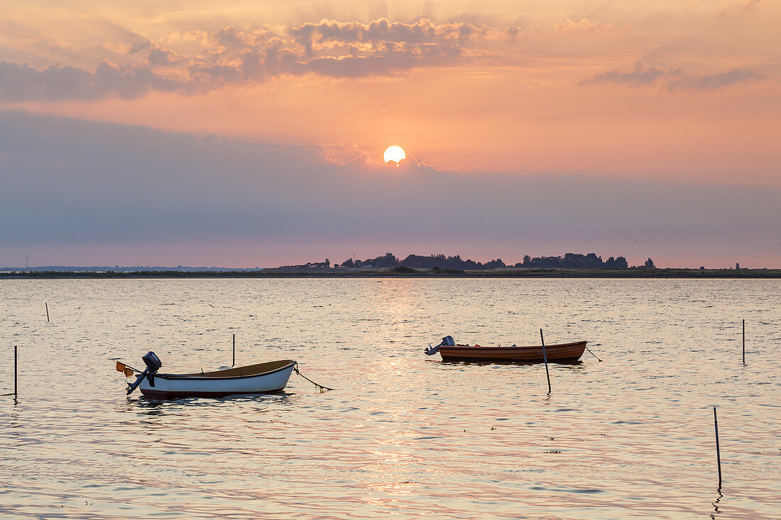 Sonnenaufgang in der Bucht von Ærøskøbing, Insel Ærø, Schärengarten von Fünen, Dänische Südsee, Süddänemark, Dänemark, Nordeuropa, Europa