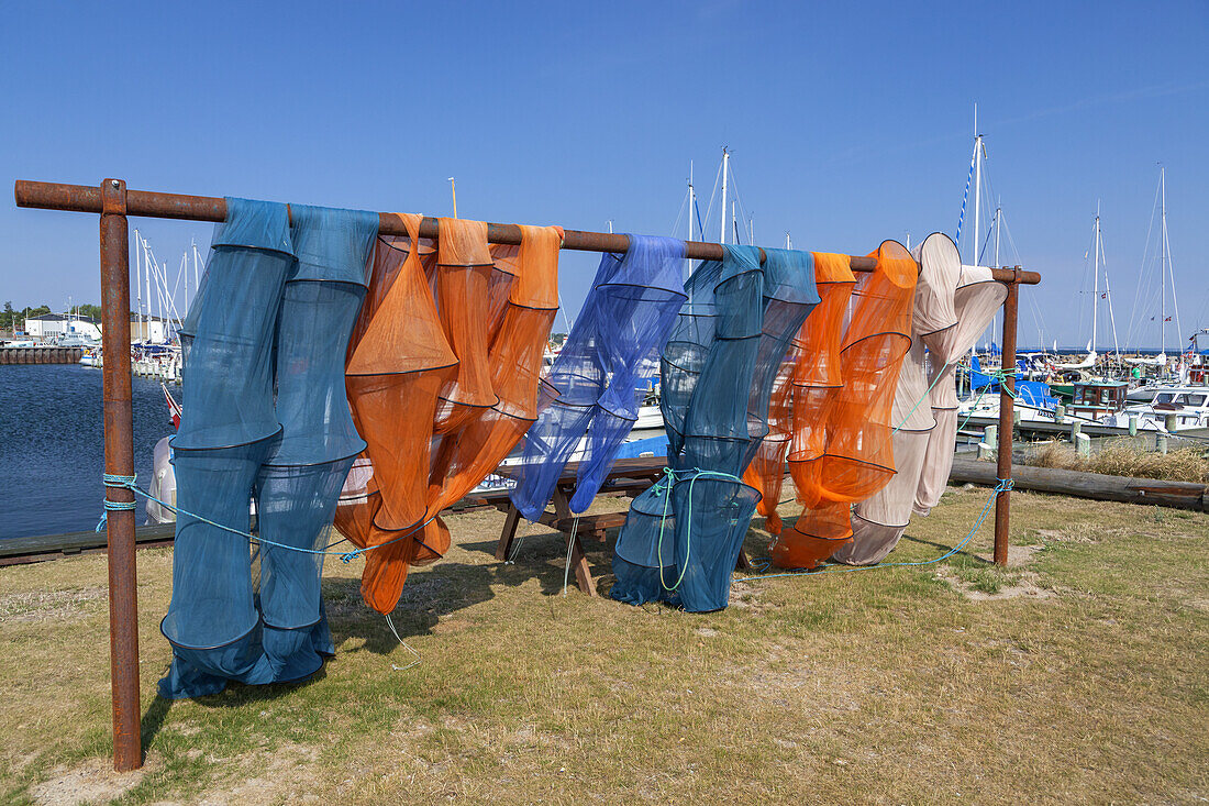 Netze im Hafen von Soby, Insel Ærø, Schärengarten von Fünen, Dänische Südsee, Süddänemark, Dänemark, Nordeuropa, Europa