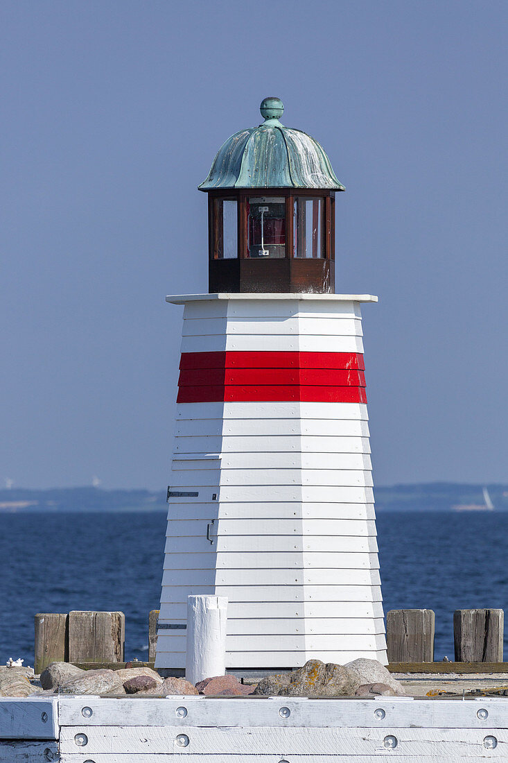 Leuchtturm an der Hafeneinfahrt von Soby, Insel Ærø, Schärengarten von Fünen, Dänische Südsee, Süddänemark, Dänemark, Nordeuropa, Europa