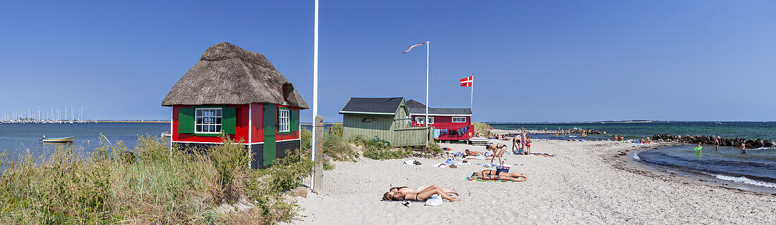 Strandhäuser am Strand Erikshale auf der Insel Ærø, Marstal, Schärengarten von Fünen, Dänische Südsee, Süddänemark, Dänemark, Nordeuropa, Europa