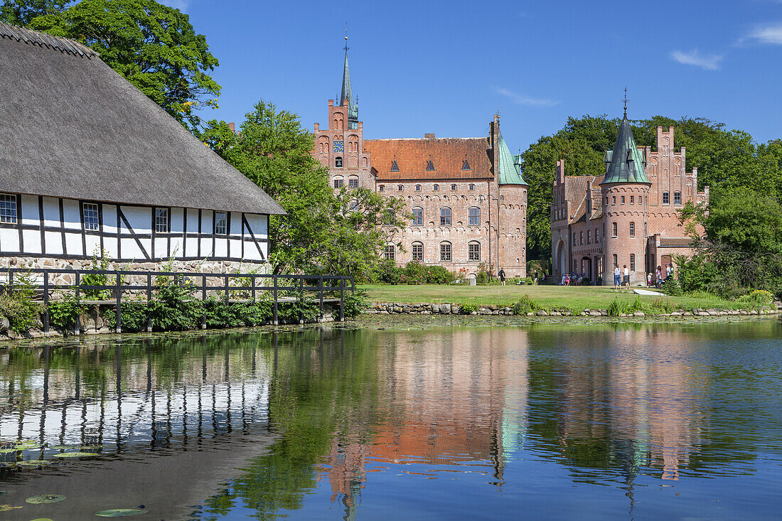 Renaissance-Schloss Egeskov auf der Insel Fünen, Dänische Südsee, Süddänemark, Dänemark, Nordeuropa, Europa