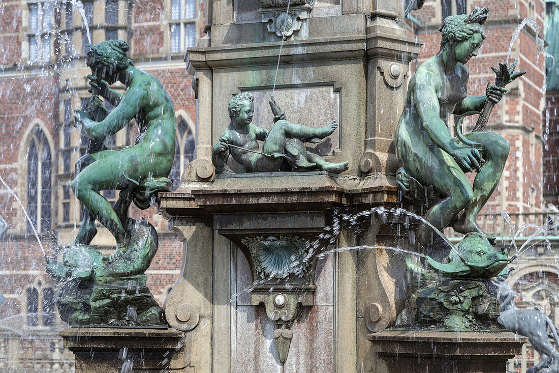 Neptune Fountaine in front of castle Fredriksborg Slot in Hillerød, Island of Zealand, Scandinavia, Denmark, Northern Europe