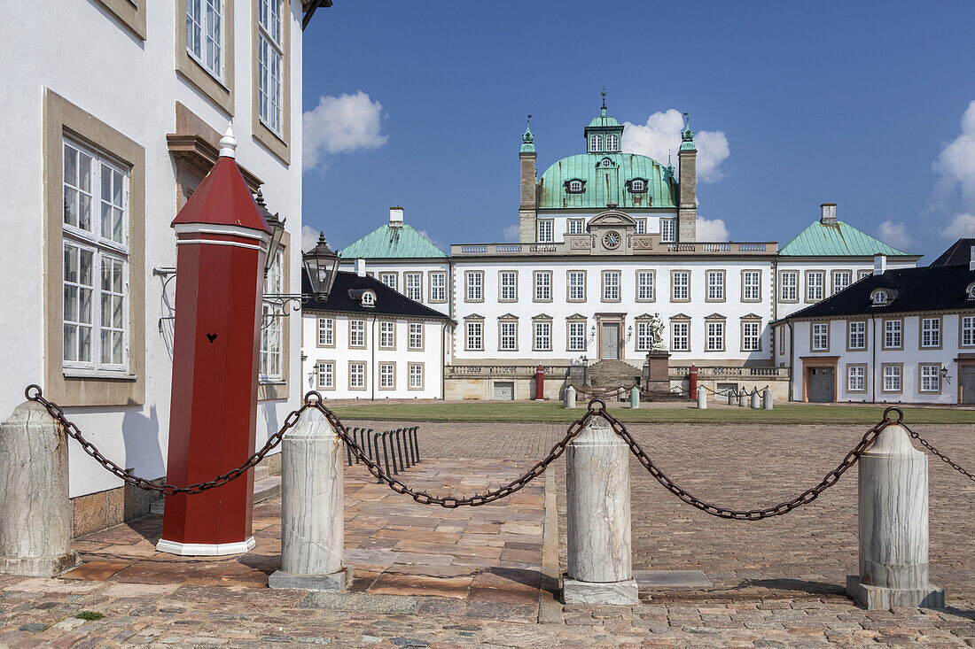 Castle Fredensborg Slot in Fredensborg, Island of Zealand, Scandinavia, Denmark, Northern Europe