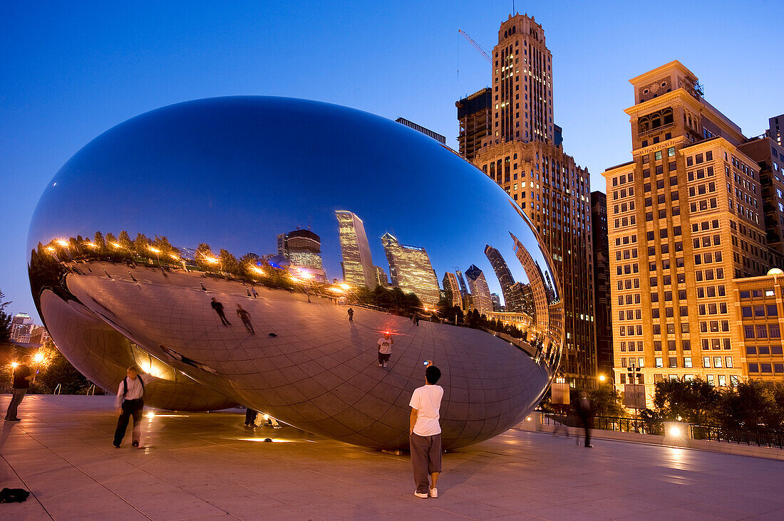 United States, Illinois, Chicago, Loop District, Millennium Park, Anish Kapoor's Cloud Gate, commonly called the Jelly Bean was set up in 2004 for the opening of the Millenium Park