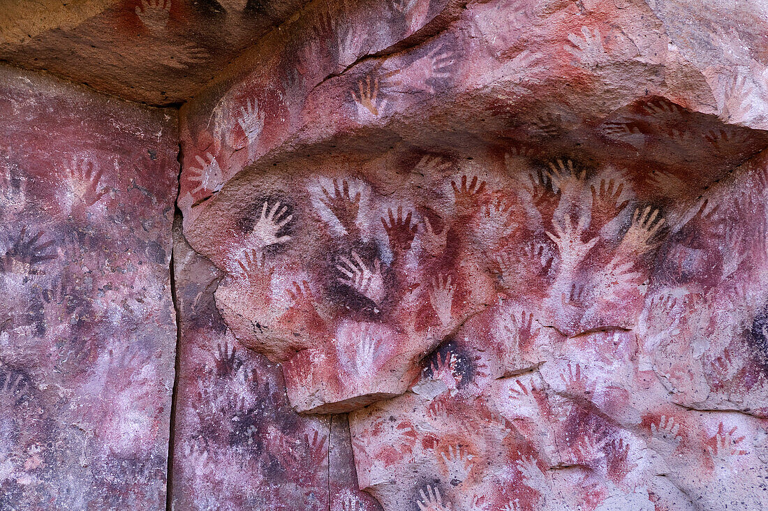 Argentina, Patagonia, Santa Cruz Province, Cueva de Los Manos cave paintings