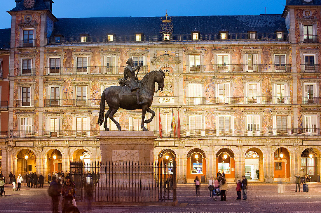 Spain, Madrid, Plaza Mayor, the equestrian statue of Felipe III