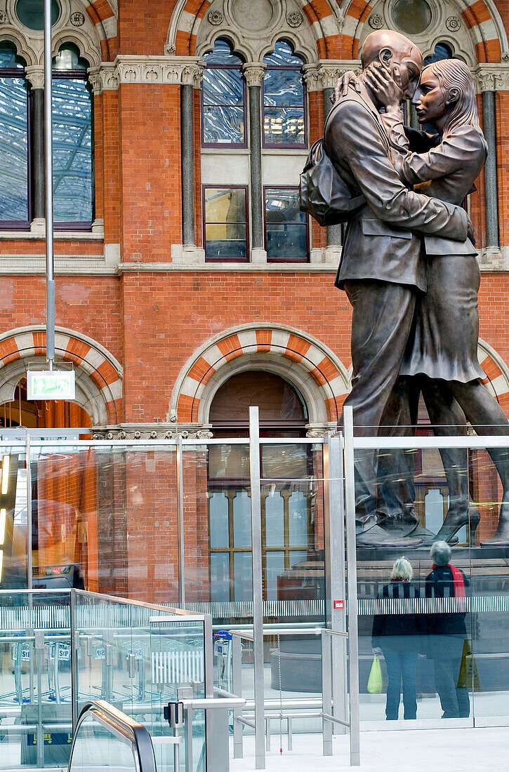 United Kingdom, London, St Pancras International train station, sculpture by British artist Paul Day entitled The Meeting Place