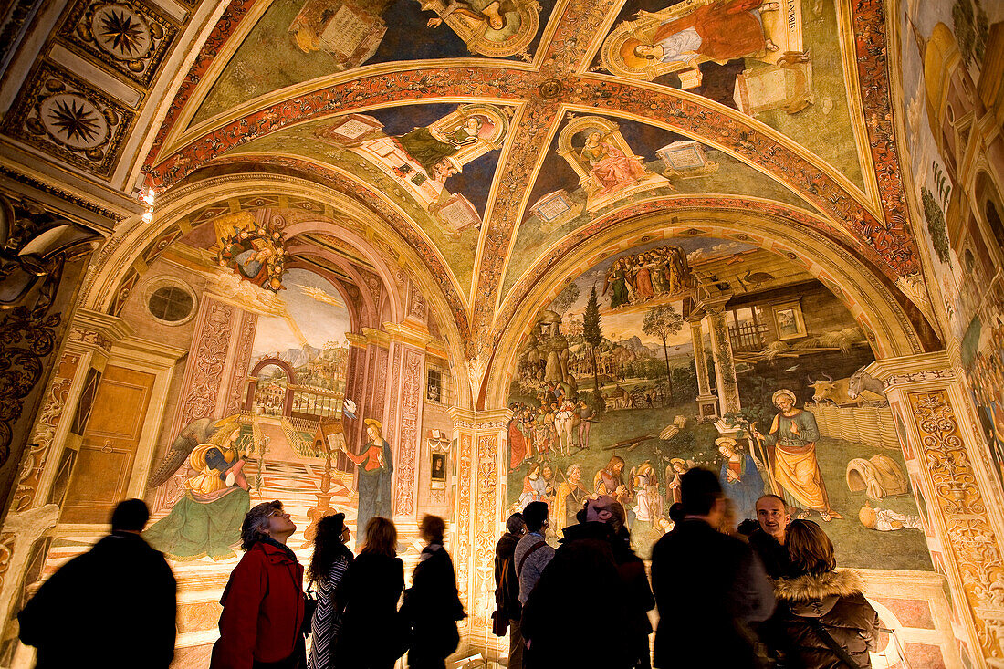 Italy, Umbria, Spello, Santa Maria Maggiore church, Baglioni's Chapel with Pintoricchio's frescoes
