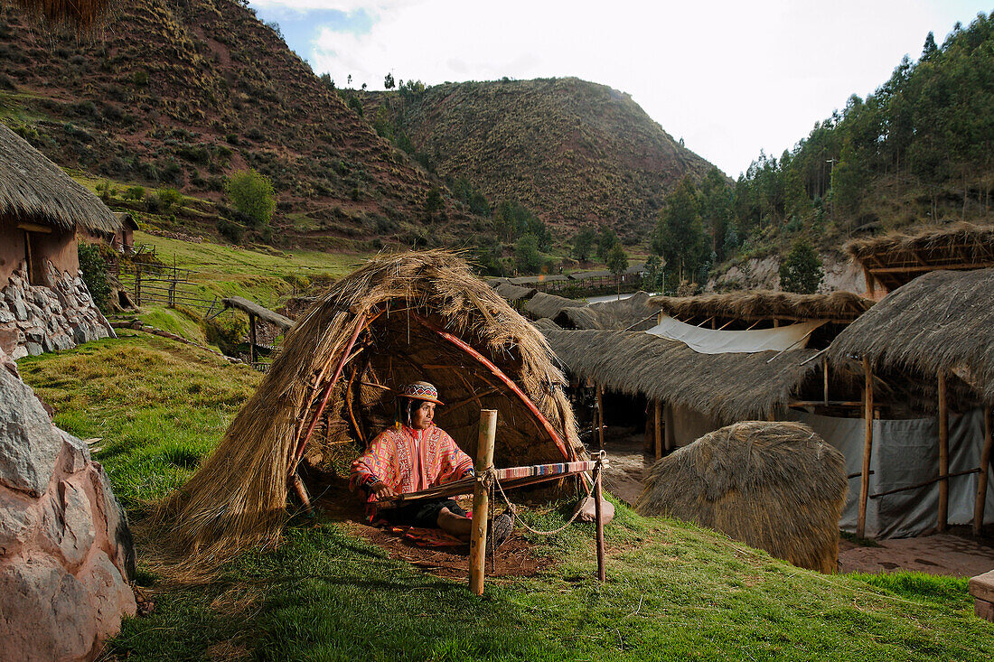 Peru, Cuzco Province, Cuzco, weaving workshop in an amerindian community