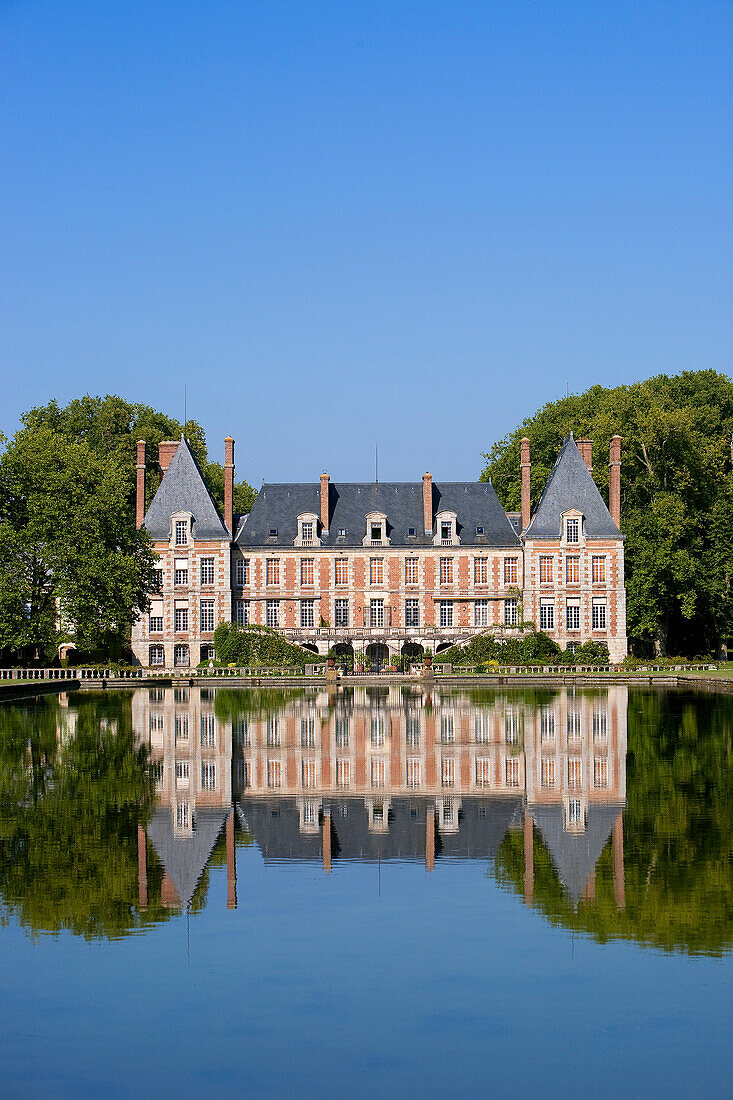 France, Seine et Marne, Parc Naturel Regional du Gatinais francais (Gatinais Regional Natural Park), Courances, the castle