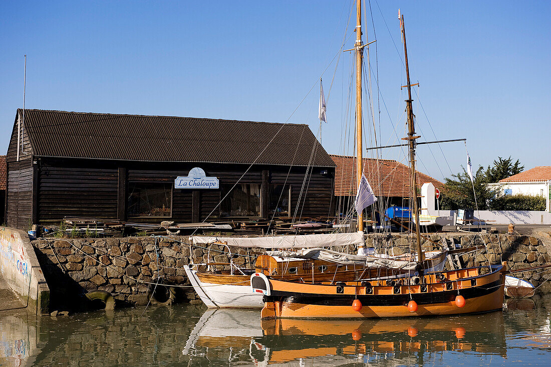 France, Vendee, Ile de Noirmoutier, Noirmoutier en l'Ile, Boucaud district and old sail boats