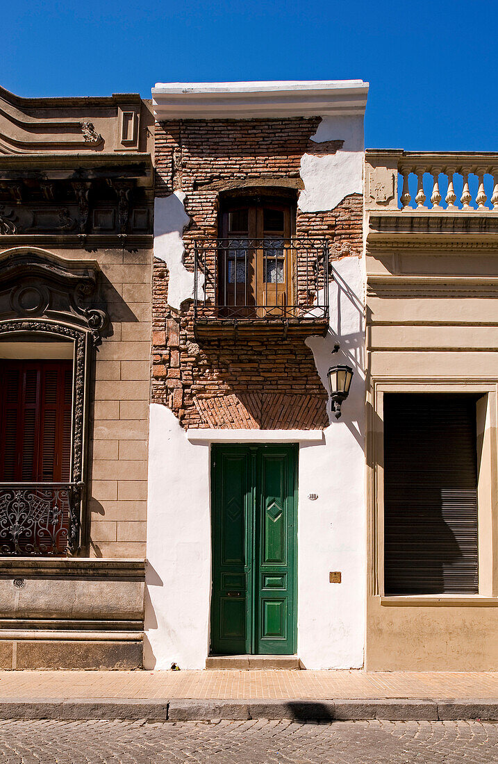 Argentina, Buenos Aires, San Telmo District, Pasaje San Lorenzo, narrow house (2,5m)
