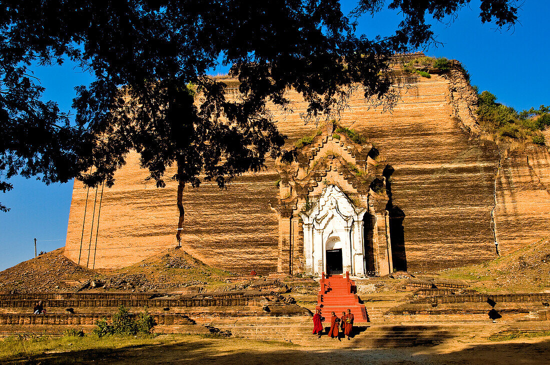 Myanmar (Burma), Sagaing Division, Mingun, Mingun Pagoda, its construction started in 1790 under the order of King Bodawpaya but was never finished