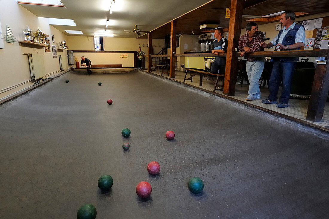 France, Loire Atlantique, Nantes, European Green Capital 2013, Le Lorrain Cafe, typical and local bowls game