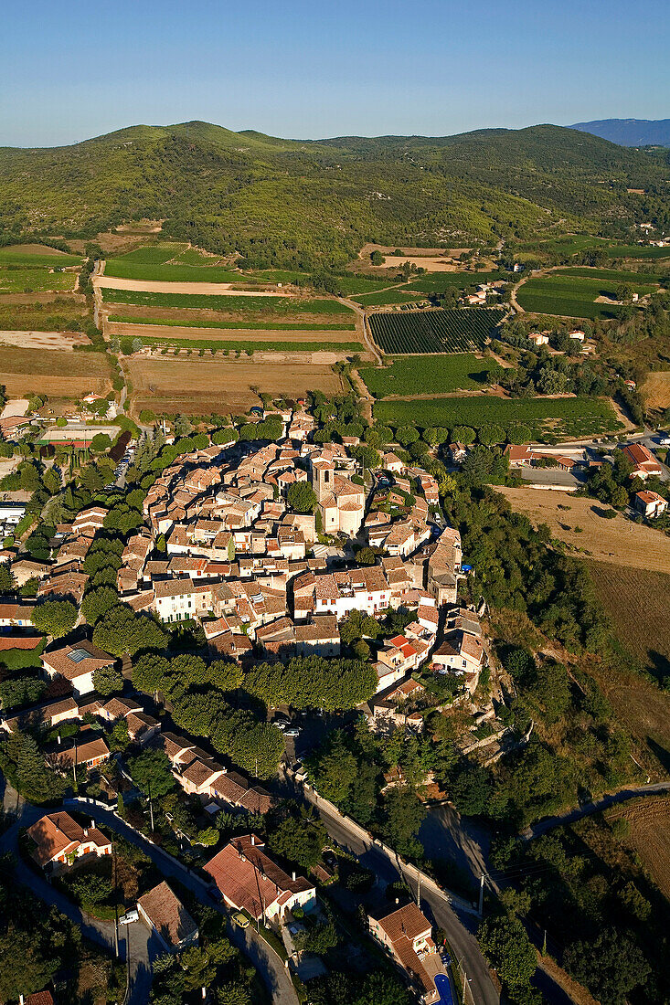 France, Vaucluse, Luberon, Aigues Valley, Beaumont de Pertuis (aerial view)