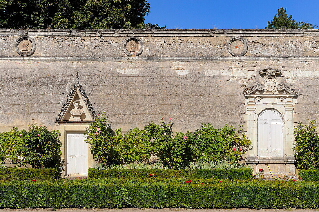 France, Loir et Cher, Villesavin Castle (Loire chateau), bust of Francis I of France on a wall of the Honor courtyard