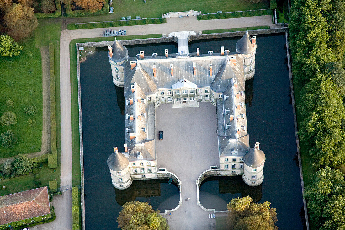 France, Meurthe-et-Moselle, castle of Haroue in the Saintois (aerial view)