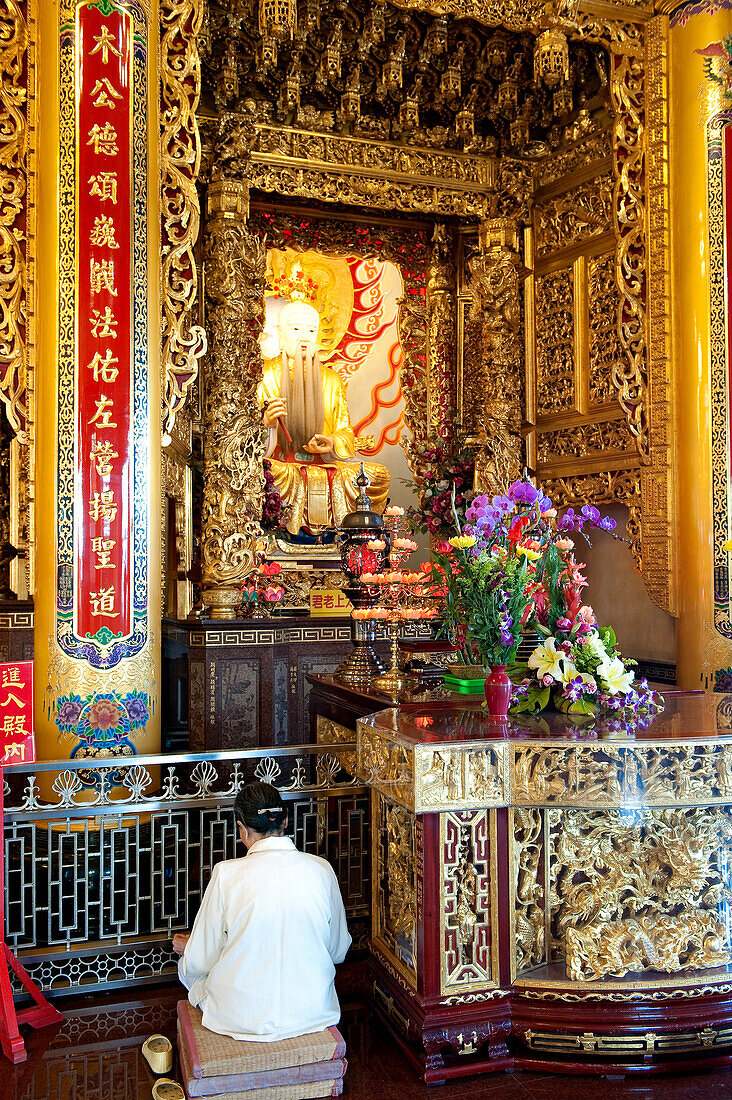 Taiwan, Kaohsiung, Lotus Pond, Enlightenment Temple along the lake