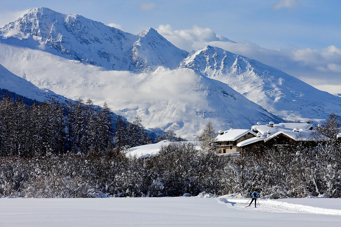 France, Savoie, Maurienne Valley, Bessans, Le Villaron hamlet, cross-country skiing area, view on the Parc National de La Vanoise