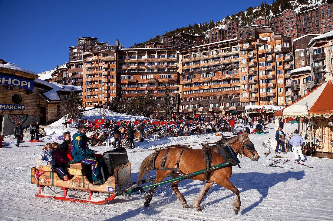 France, Haute Savoie, Avoriaz, forbidden to vehicles, sleigh allowing moves