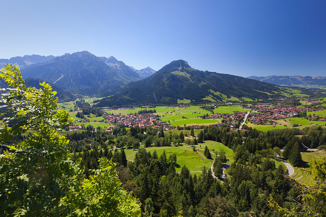 Blick über das Ostrachtal mit Bad Oberdorf, Bad Hindelang und dem Imberger Horn, Allgäuer Alpen, Allgäu, Bayern, Deutschland